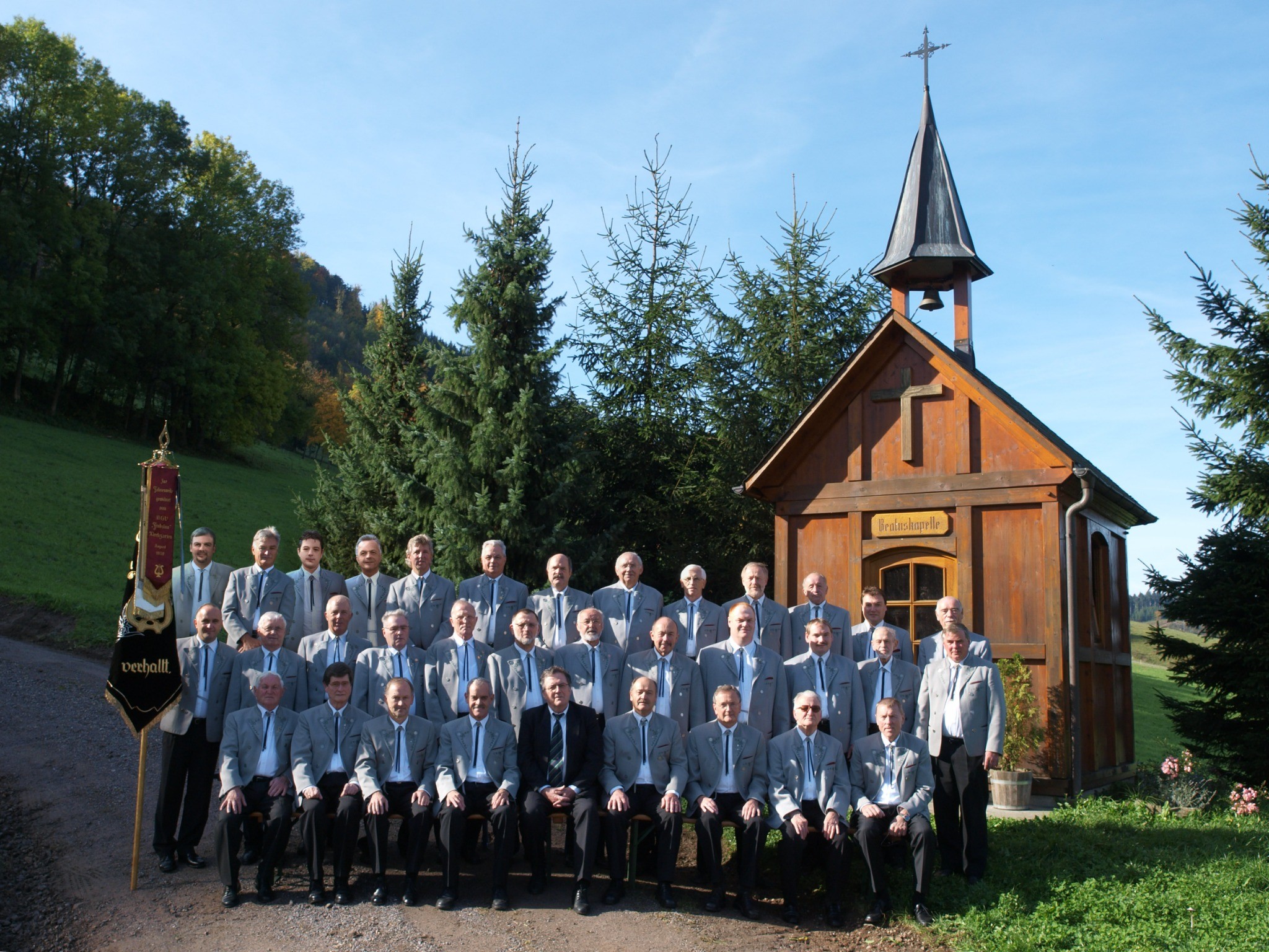 Männerchor Buchenbach beim 75-jährigen Jubiläum 2009 vor der Brautkapelle
