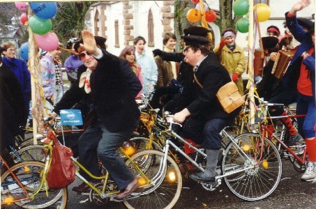 MGV-Öko-Bus beim Fasnetsumzug 1993