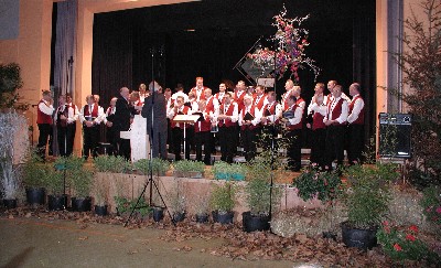 Chor und Mitwirkende beim Herbstkonzert 2002